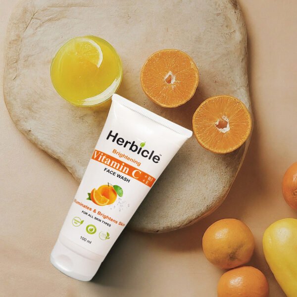 Herbicle Vitamin C + Vitamin B3 + Vitamin E Face Wash For Illuminates & Brightens Skin - Image 2